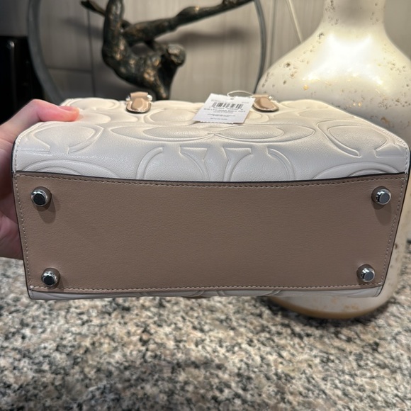 Maggie Small Tote Bag In Blocked Signature Leather Chalk/Tan - Picture 14 of 14